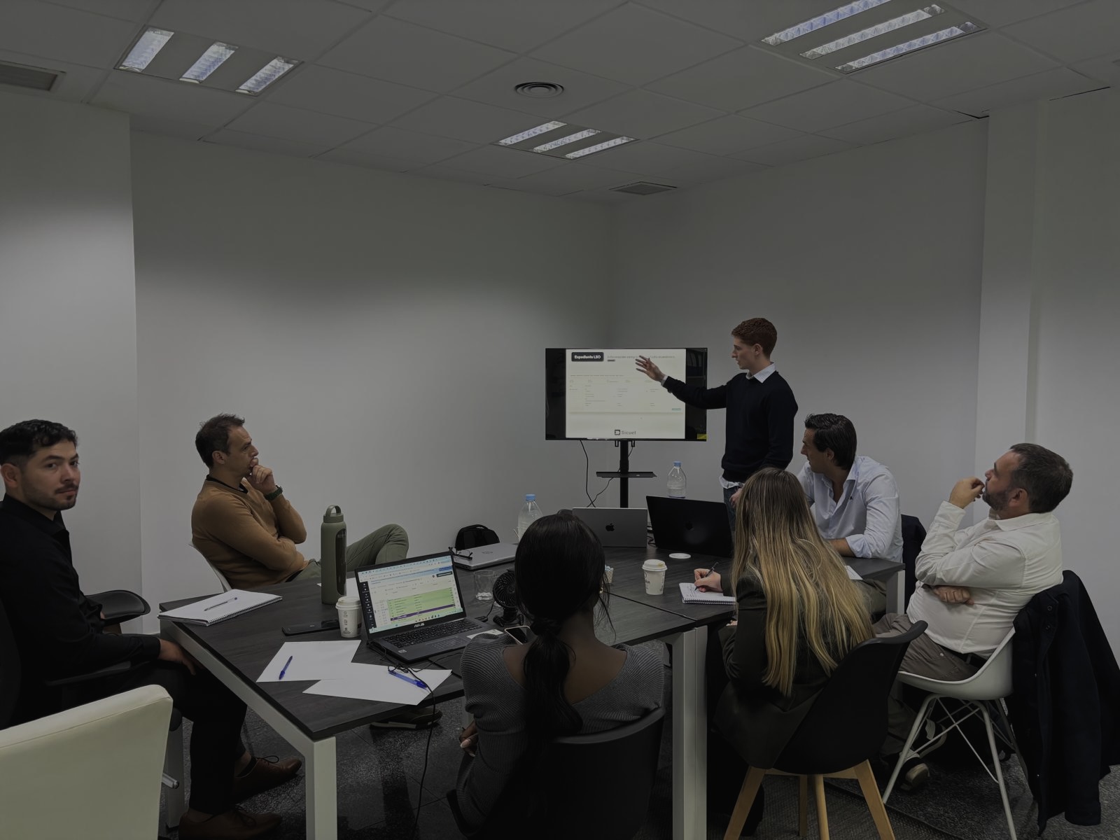 Sesión de trabajo y presentación con el equipo de Groulex